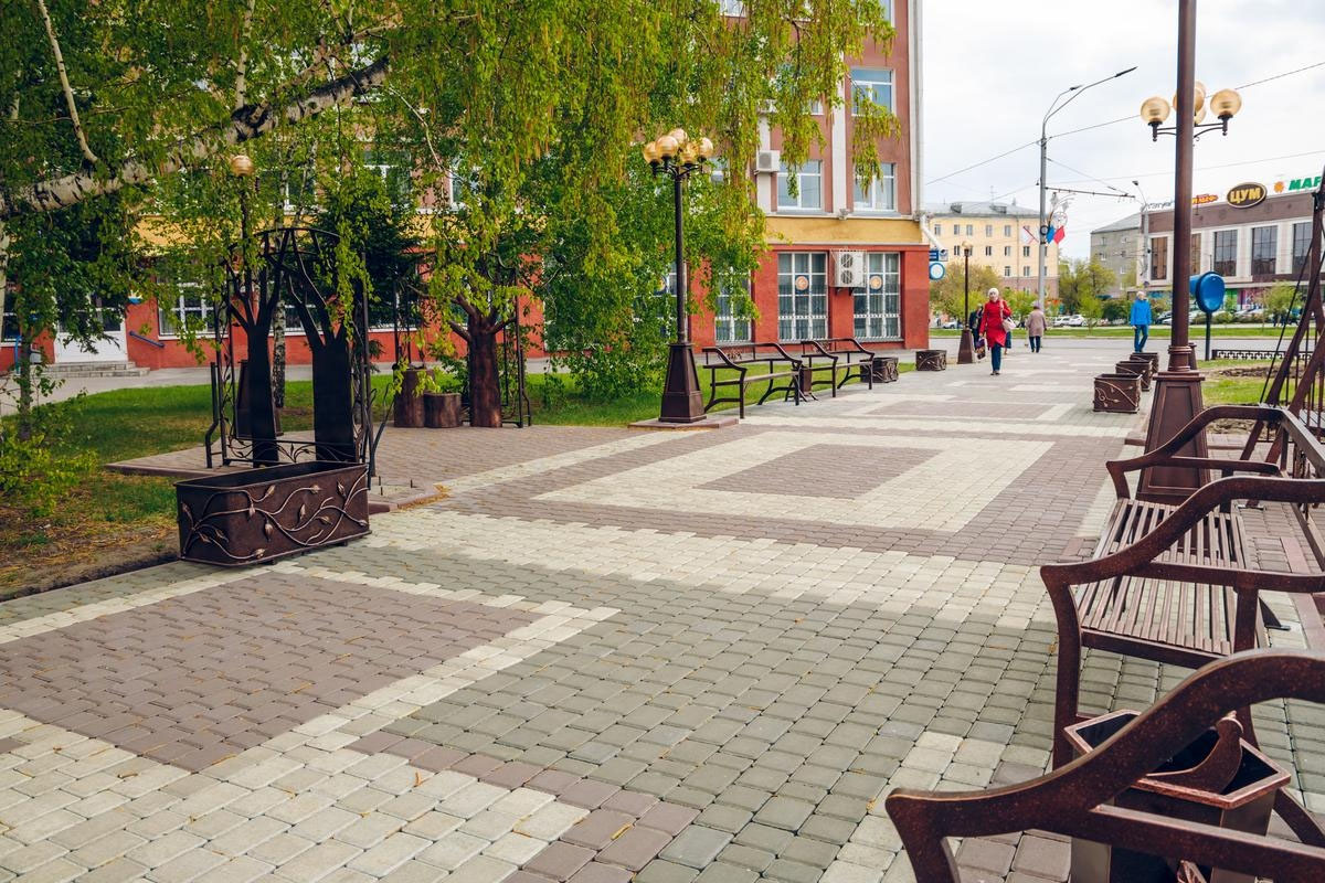 Тротуарная плитка в сквере у кафе «Лакомка», Барнаул